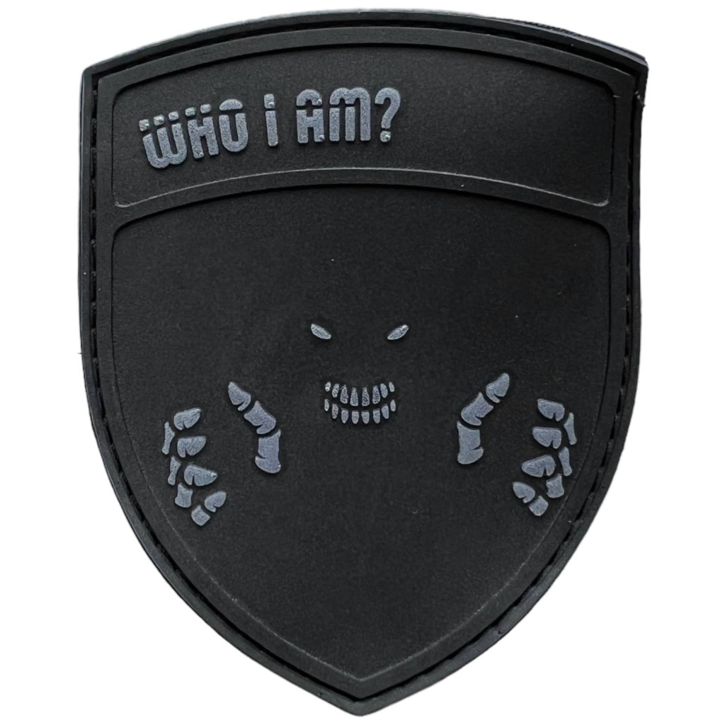 Шеврон ПВХ Who I Am Black Lumi